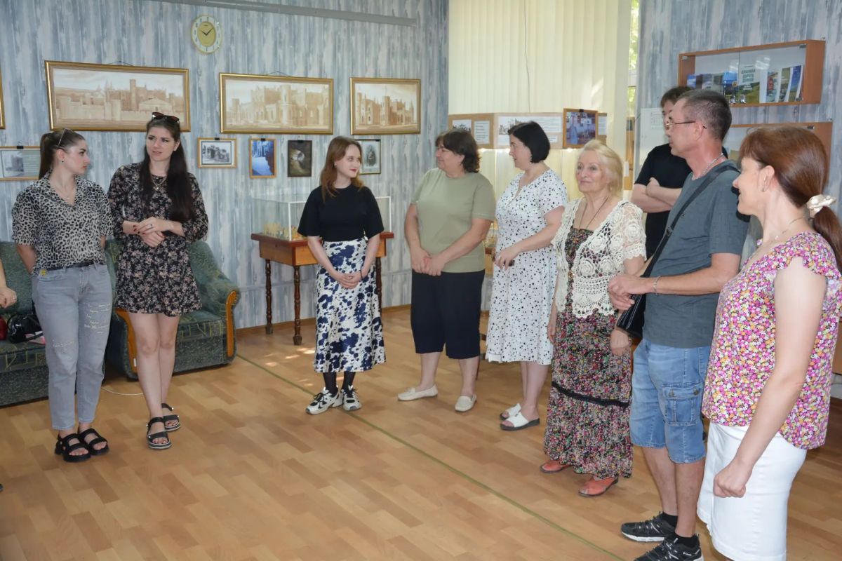 Приглашаем на выставку картин юной художницы Яны! Приглашаем на выставку картин юной художницы Яны!