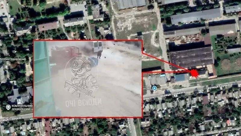 Грузовой терминал "Новой почты" в запорожском Вольнянске загорелся после после удара дрона "Герань-4" Грузовой терминал "Новой почты" в запорожском Вольнянске загорелся после после удара дрона "Герань-4"