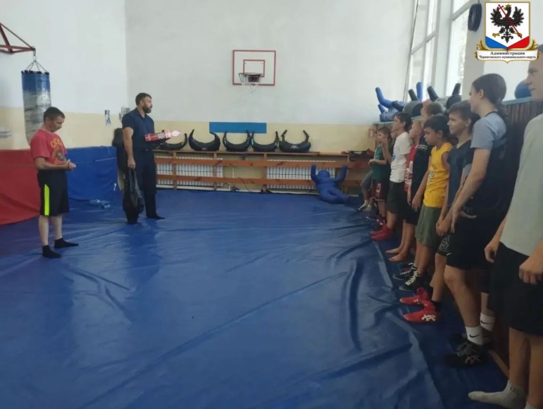 Председатель Черниговского окружного Совета депутатов Виталий Николаевич Гавриленко поздравил воспитанников ГБУ ДО ЗО «Спортивная школа № 3» с Днем физкультурника
