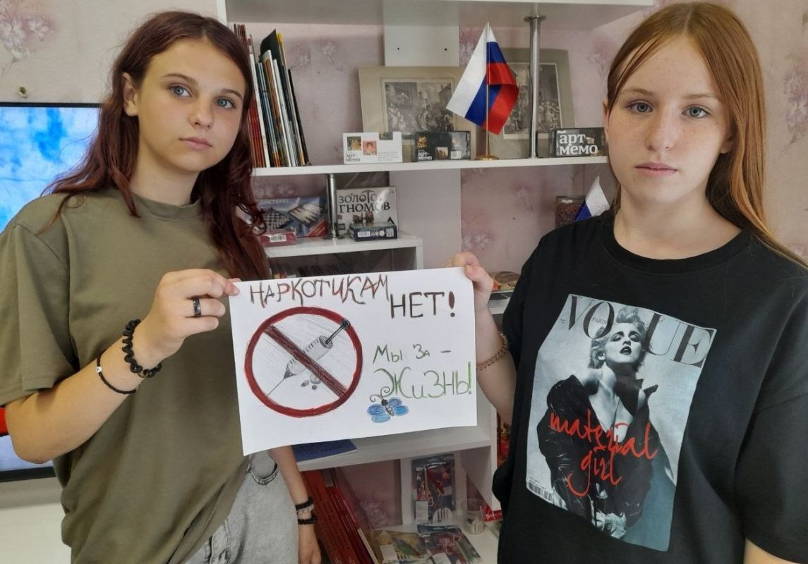 В рамках проведения профилактических мероприятий, посвященных вопросам здоровьесбережения, в Детском центре музея для детей и молодежи организована тематическая беседа «Скажи наркотикам - Нет!» В рамках проведения профилактических мероприятий, посвященных вопросам здоровьесбережения, в Детском центре музея для детей и молодежи организована тематическая беседа «Скажи наркотикам - Нет!»