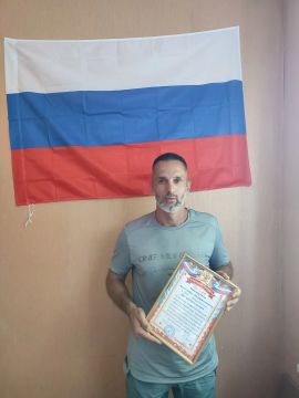 Спортивная школа Бердянского муниципального округа наградила тренерский состав благодарственными письмами в честь Дня физкультурника, который отмечался 8 августа, за высокие профессиональные качества, пропаганду здорового...