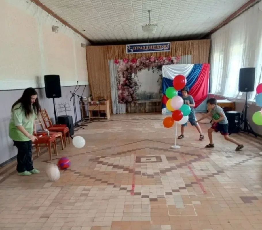 Летние каникулы продолжаются! И, несмотря на временные трудности в регионе, сотрудники учреждений культуры Приморского муниципалитета делают все для того, чтобы подарить детворе познавательно-развлекательный отдых Летние каникулы продолжаются! И, несмотря на временные трудности в регионе, сотрудники учреждений культуры Приморского муниципалитета делают все для того, чтобы подарить детворе познавательно-развлекательный отдых