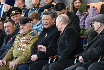 Владимир Путин личной телеграммой поздравил с днем рождения ветерана Великой Отечественной войны Евгения Знаменского