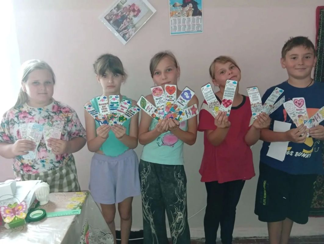 В Старопетровском ДК говорили о дружбе и создавали яркие поделки! В Старопетровском ДК говорили о дружбе и создавали яркие поделки!