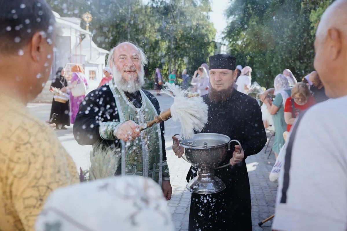Евгений Балицкий: Сердечно поздравляю с Медовым Спасом! Евгений Балицкий: Сердечно поздравляю с Медовым Спасом!