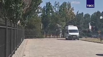 Беспилотник ВСУ ударил рядом с гражданской машиной возле онкодиспансера в Мелитополе