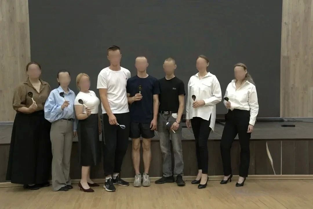 Для несовершеннолетних осужденных, состоящих на учете в УИИ УФСИН России по Запорожской области, провели арт-терапевтическое занятие по хохломе Для несовершеннолетних осужденных, состоящих на учете в УИИ УФСИН России по Запорожской области, провели арт-терапевтическое занятие по хохломе