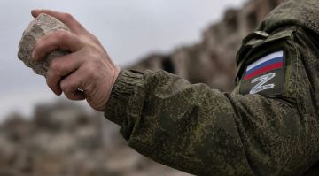 Боевики ВСУ испугались брошенного под видом гранаты камня и сдались в плен