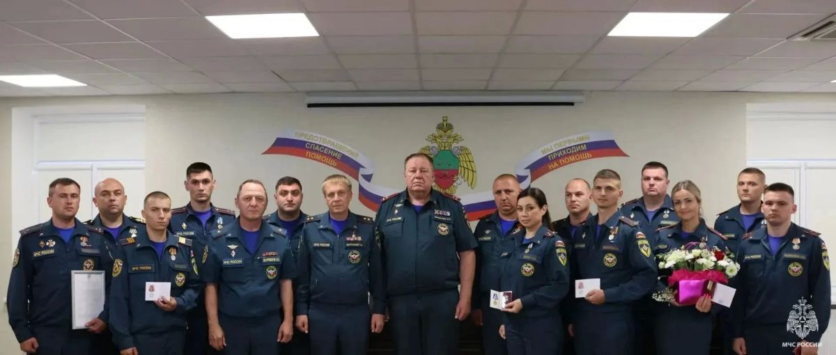 13 сотрудников МЧС России по Запорожской и Херсонской областям получили государственные и ведомственные награды
