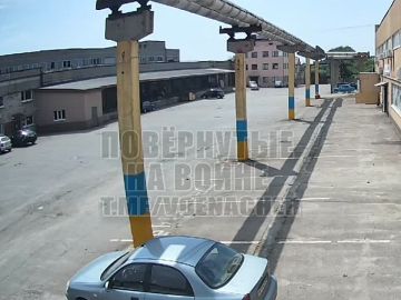 Момент прилёта авиабомбы в Запорожье