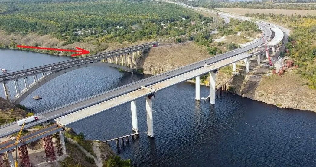 Авиаудар по мосту Преображенского через р. Днепр в г. Запорожье Авиаудар по мосту Преображенского через р. Днепр в г. Запорожье