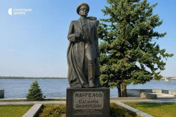 В Днепропетровске снесли памятник Герою СССР, командующему ВДВ Василию Маргелову