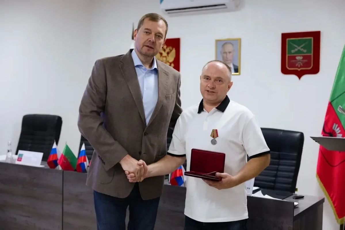 Евгений Балицкий: Большой честью для меня было вручить высокие государственные награды от Президента и Правительства Российской Федерации работникам железнодорожной отрасли Евгений Балицкий: Большой честью для меня было вручить высокие государственные награды от Президента и Правительства Российской Федерации работникам железнодорожной отрасли