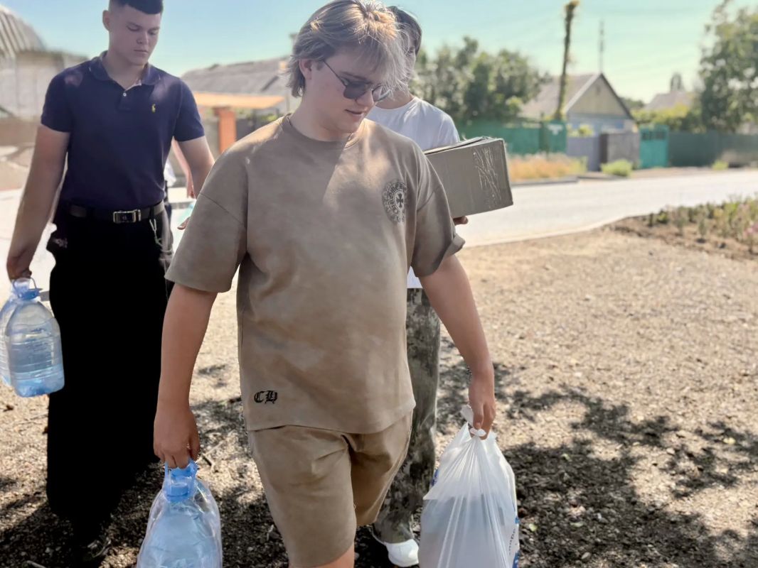 МГЕР доставила гуманитарную помощь семье в Бердянске МГЕР доставила гуманитарную помощь семье в Бердянске