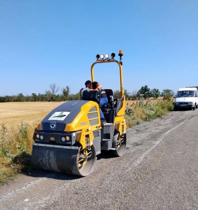 Продолжаем работы по ямочному ремонту дорожного покрытия в Запорожской области Продолжаем работы по ямочному ремонту дорожного покрытия в Запорожской области