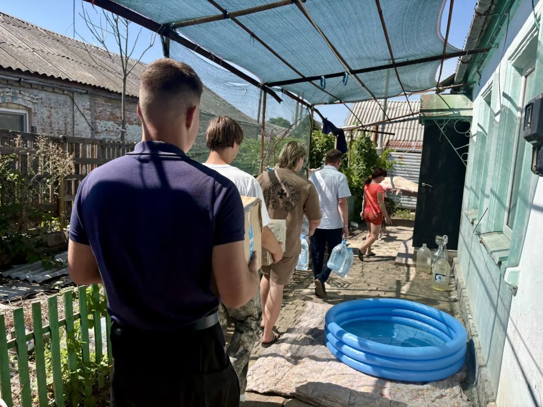 МГЕР доставила гуманитарную помощь семье в Бердянске МГЕР доставила гуманитарную помощь семье в Бердянске