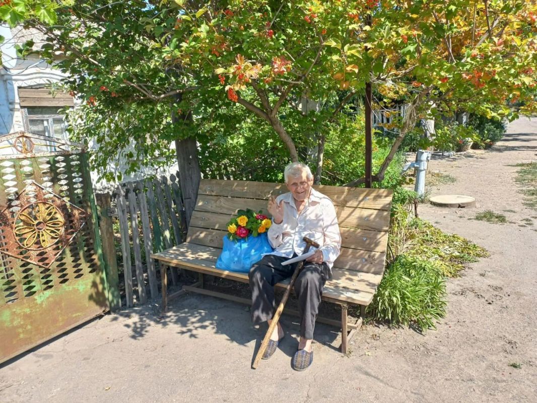 Ветеран из Токмака получил именное поздравление с Днём рождения от Президента России Владимира Путина Ветеран из Токмака получил именное поздравление с Днём рождения от Президента России Владимира Путина
