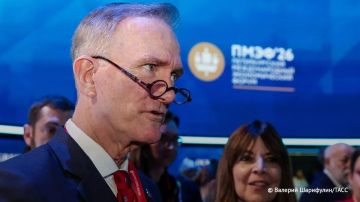 Глава американской делегации на ПМЭФ-2026 Кук-младший прибыл в Россию по поручению Трампа с неофициальной дипломатической миссией – FT