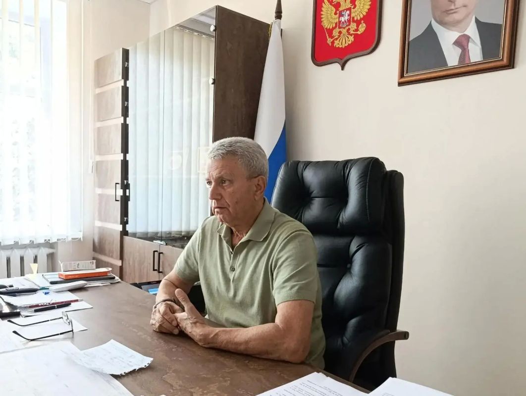 Виктор Емельяненко: Провёл рабочее совещание с депутатами и сотрудниками Аппарата Законодательного Собрания