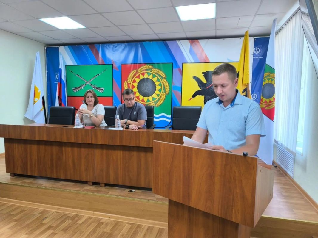 Глава Акимовского муниципального округа Александр Трудоношин провел открытое расширенное совещание с участием аппарата администрации, представителей шеф-региона, Совета депутатов, а также руководителей профильных служб и... Глава Акимовского муниципального округа Александр Трудоношин провел открытое расширенное совещание с участием аппарата администрации, представителей шеф-региона, Совета депутатов, а также руководителей профильных служб и...