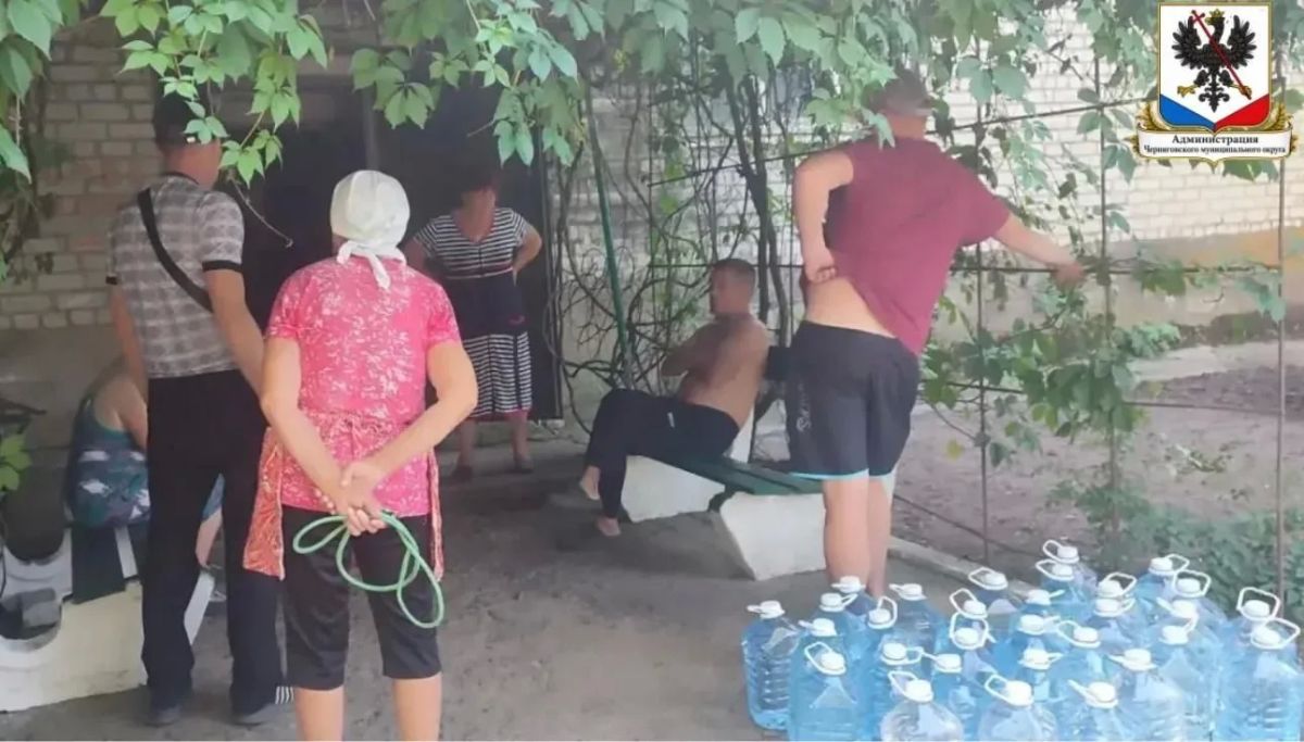 Продолжается обеспечение водой жителей Черниговского района Продолжается обеспечение водой жителей Черниговского района