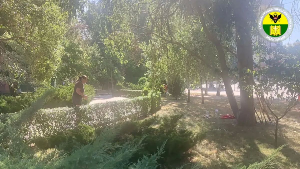 Администрация городского округа Мелитополь продолжает поддерживать порядок на общественных пространствах Администрация городского округа Мелитополь продолжает поддерживать порядок на общественных пространствах