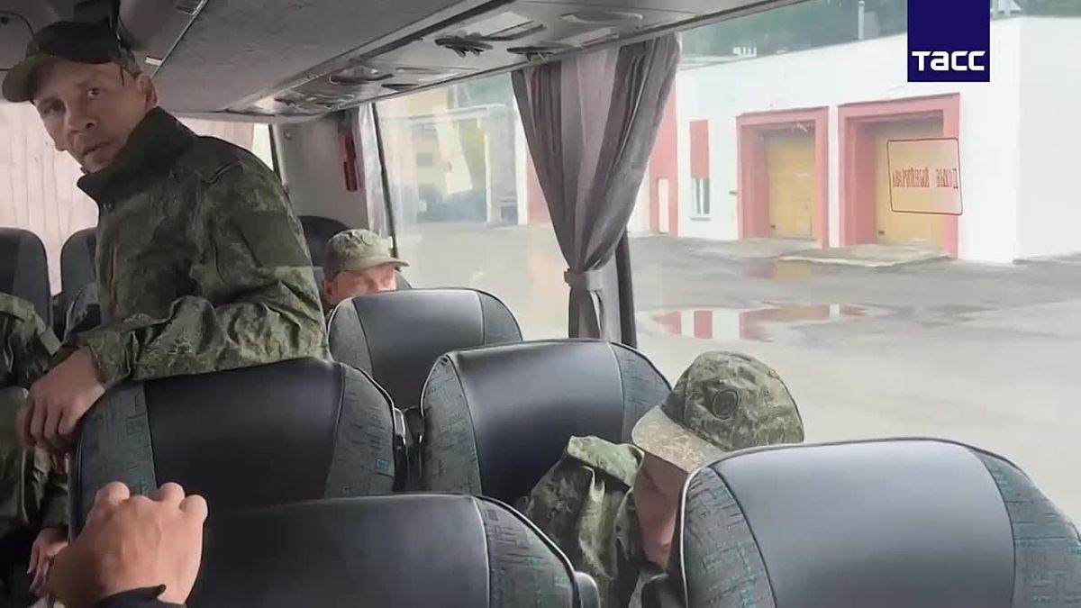 Владимир Рогов: Первые кадры с сегодняшнего обмена пленными между Россией и ЗеРейхом