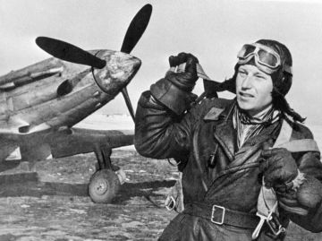 Виктор Емельяненко: 19 августа 1944 года легендарный советский летчик-ас Александр Покрышкин стал первым в истории трижды Героем Советского Союза