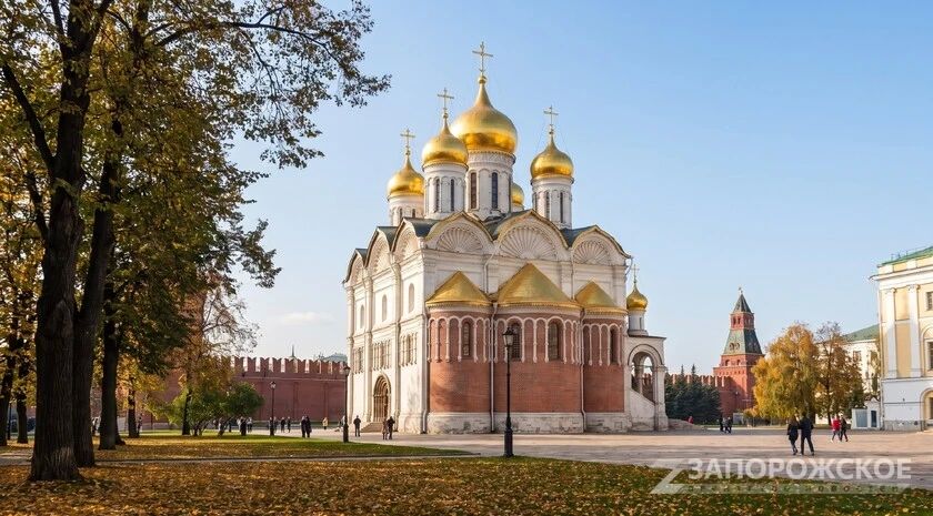 Путин принял участие в молебне в Архангельском соборе Кремля, где обретены мощи Донского