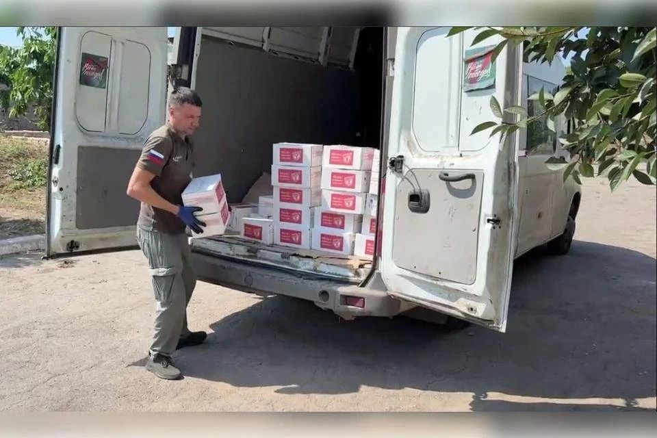 Приюту для бездомных в Бердянске передали 1000 банок консервов