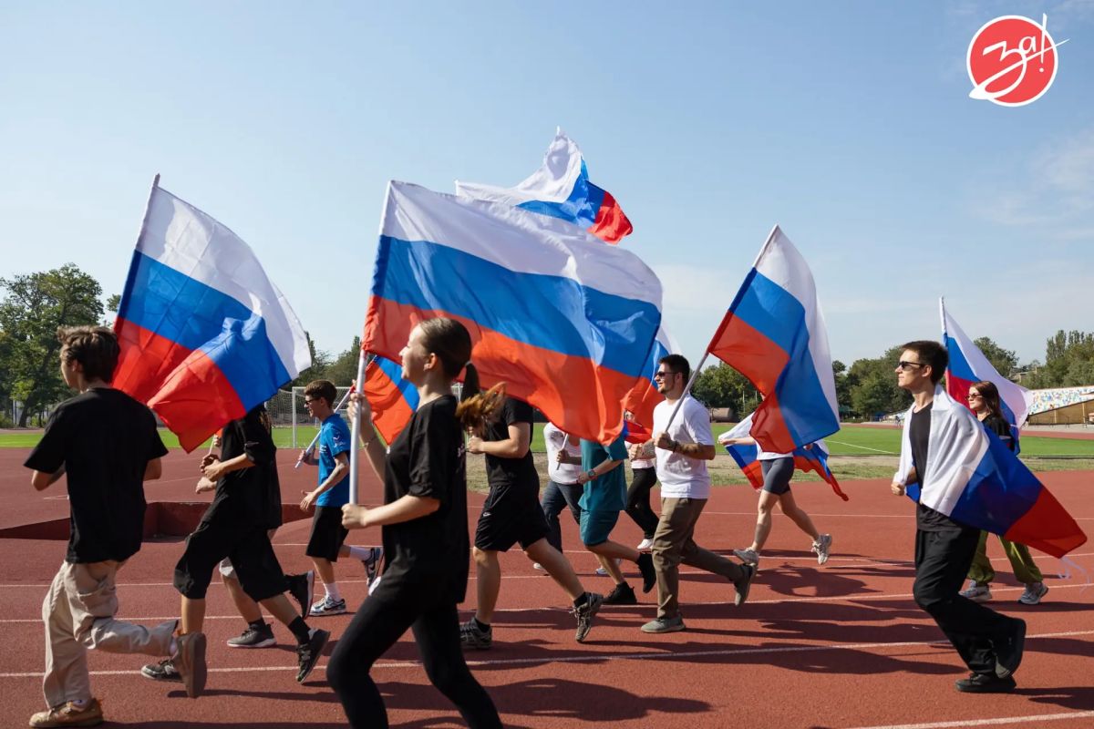 Запорожская область присоединилась к всероссийской акции «Цвета Родины», приуроченной ко Дню Государственного флага Российской Федерации Запорожская область присоединилась к всероссийской акции «Цвета Родины», приуроченной ко Дню Государственного флага Российской Федерации