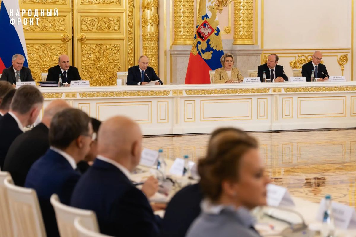 Народный фронт озвучил президенту инициативы, направленные достижение национальных целей Народный фронт озвучил президенту инициативы, направленные достижение национальных целей