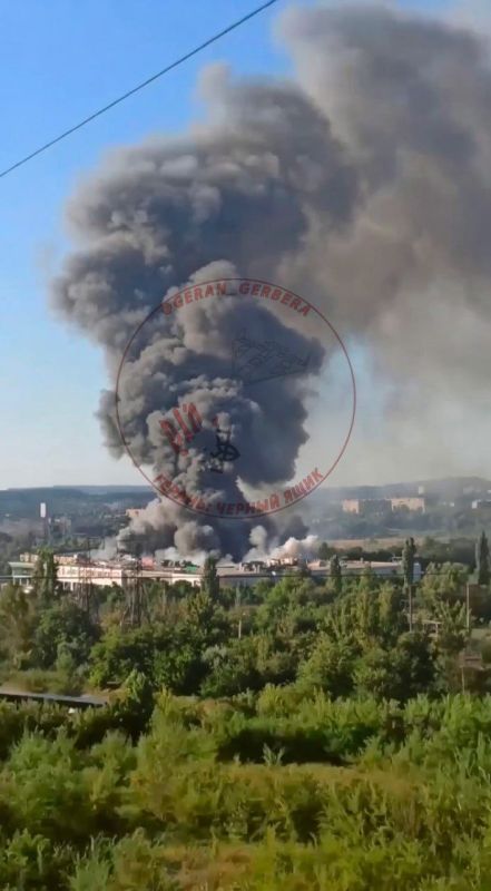 Сегодня в 16:25 и 16:50 реактивными БПЛА "Герань-4" были нанесены удары по торговому комплексу "Солнечная Галерея" в Кривом Роге