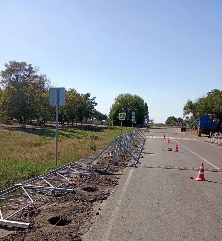 Продолжаем работы по установке и обслуживанию металлического барьерного ограждения на региональных направлениях Продолжаем работы по установке и обслуживанию металлического барьерного ограждения на региональных направлениях