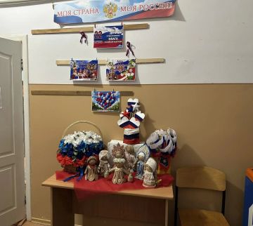 «Символ Отечества». В преддверии Дня Государственного флага Российской Федерации в отделении комплексной реабилитации инвалидов ГБУ «Комплексный центр социального обслуживания населения» Министерства труда и социальной...