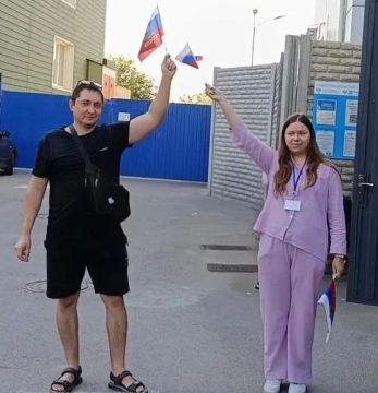 Всероссийская акция #ПоднимемФлагВместе: объединяемся в уважении к государственным символам