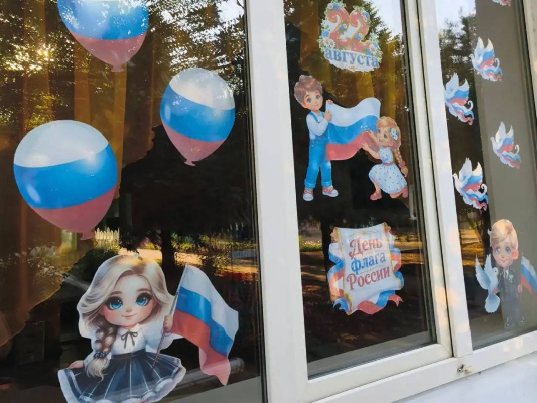 Белый, синий, красный. Акция «Флаг России в каждый дом» прошла в регионе Воспитанники Новобогдановского детского сада № 36 приняли участие в акции, приуроченной ко Дню Государственного флага Российской Федерации Белый, синий, красный. Акция «Флаг России в каждый дом» прошла в регионе Воспитанники Новобогдановского детского сада № 36 приняли участие в акции, приуроченной ко Дню Государственного флага Российской Федерации