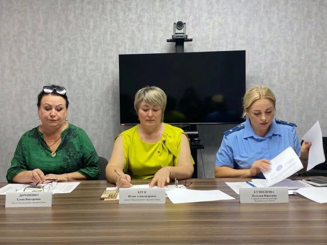 Состоялось очередное заседание Мелитопольского окружного Совета депутатов первого созыва Состоялось очередное заседание Мелитопольского окружного Совета депутатов первого созыва