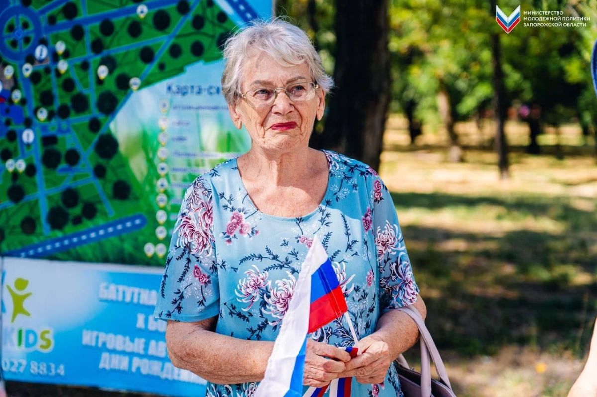 Акция «Российский триколор» прошла для жителей Мелитополя Акция «Российский триколор» прошла для жителей Мелитополя