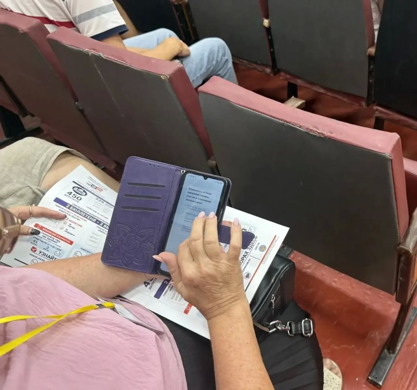 В рамках проекта «ИнформУИК» председатель территориальной избирательной комиссии № 5 Приазовского МО встретилась с педагогическим коллективом ГБУ ОО ЗО «Приазовская СОШ № 9», а также с директорами школ района В рамках проекта «ИнформУИК» председатель территориальной избирательной комиссии № 5 Приазовского МО встретилась с педагогическим коллективом ГБУ ОО ЗО «Приазовская СОШ № 9», а также с директорами школ района
