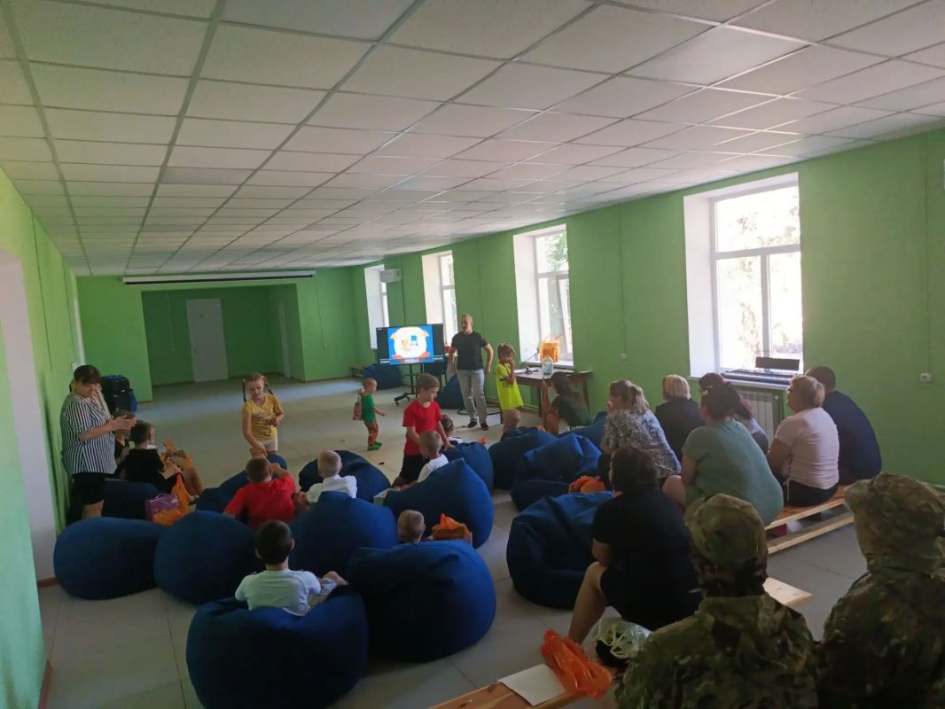 В Розовском СДК МКУ "Акимовская ЦКС" состоялось долгожданное и эмоциональное событие — закрытие третьей смены детского объединенного кружка «Быстрые кеды» В Розовском СДК МКУ "Акимовская ЦКС" состоялось долгожданное и эмоциональное событие — закрытие третьей смены детского объединенного кружка «Быстрые кеды»