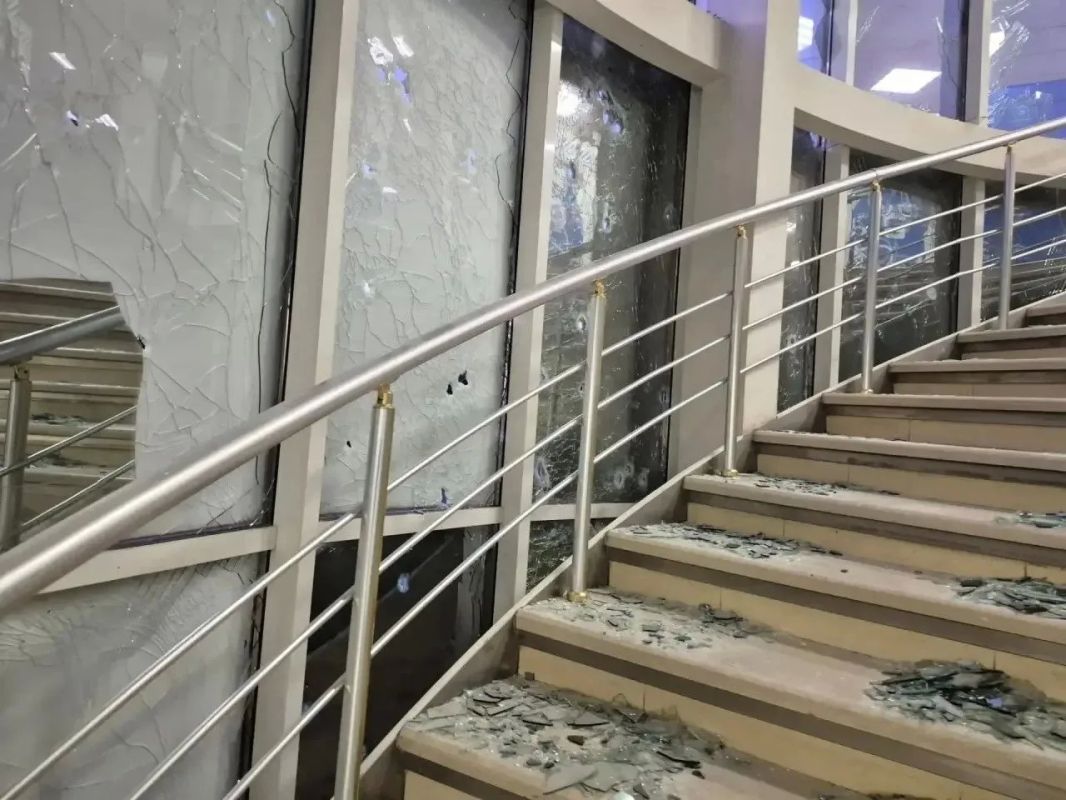 Отделение Единой России в Мелитополе продолжит оказывать помощь жителям, несмотря на вражеские атаки Отделение Единой России в Мелитополе продолжит оказывать помощь жителям, несмотря на вражеские атаки