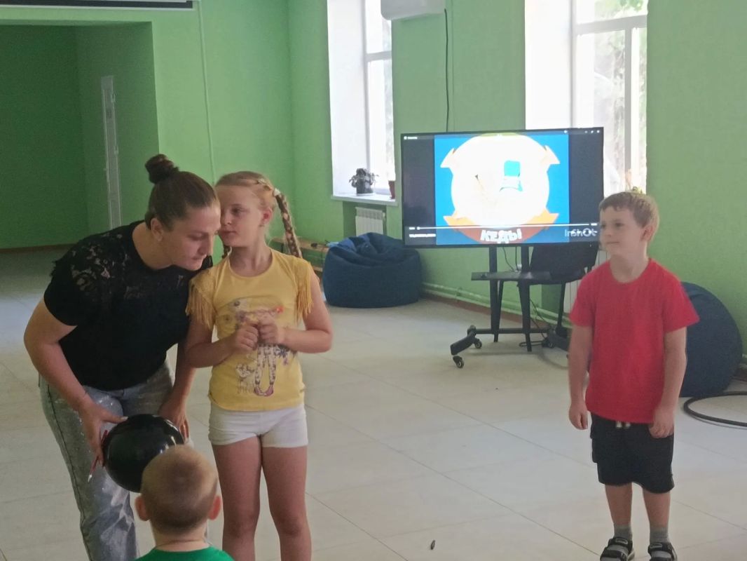 В Розовском СДК МКУ "Акимовская ЦКС" состоялось долгожданное и эмоциональное событие — закрытие третьей смены детского объединенного кружка «Быстрые кеды» В Розовском СДК МКУ "Акимовская ЦКС" состоялось долгожданное и эмоциональное событие — закрытие третьей смены детского объединенного кружка «Быстрые кеды»
