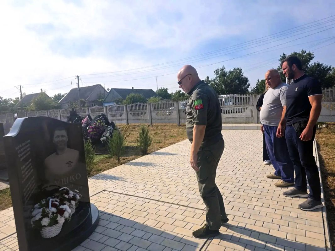 В Михайловке почтили память первого Главы военно-гражданской администрации Ивана Сушко В Михайловке почтили память первого Главы военно-гражданской администрации Ивана Сушко