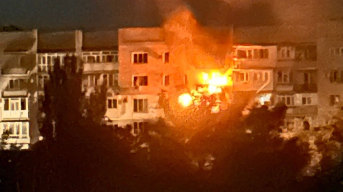 Дрон ударил по многоэтажке в Мелитополе: погиб мужчина