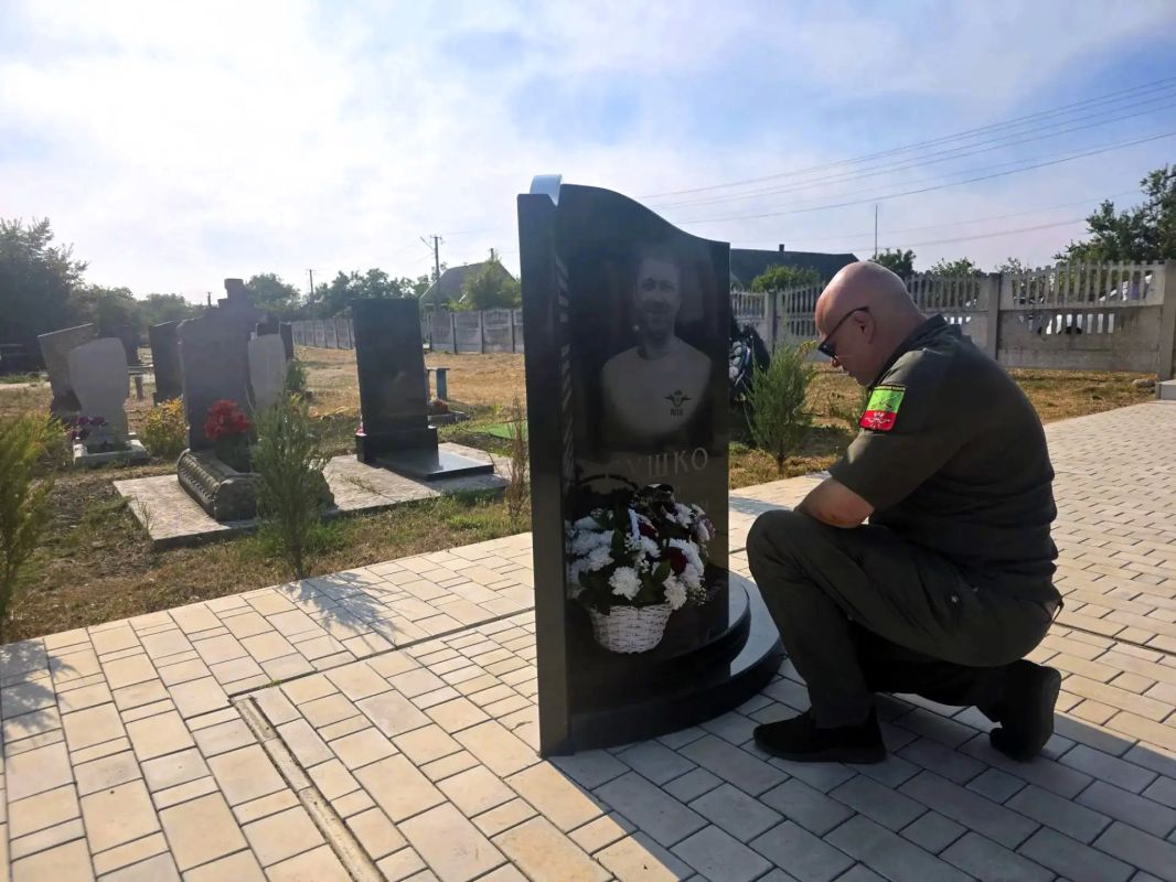 В Михайловке почтили память первого Главы военно-гражданской администрации Ивана Сушко В Михайловке почтили память первого Главы военно-гражданской администрации Ивана Сушко