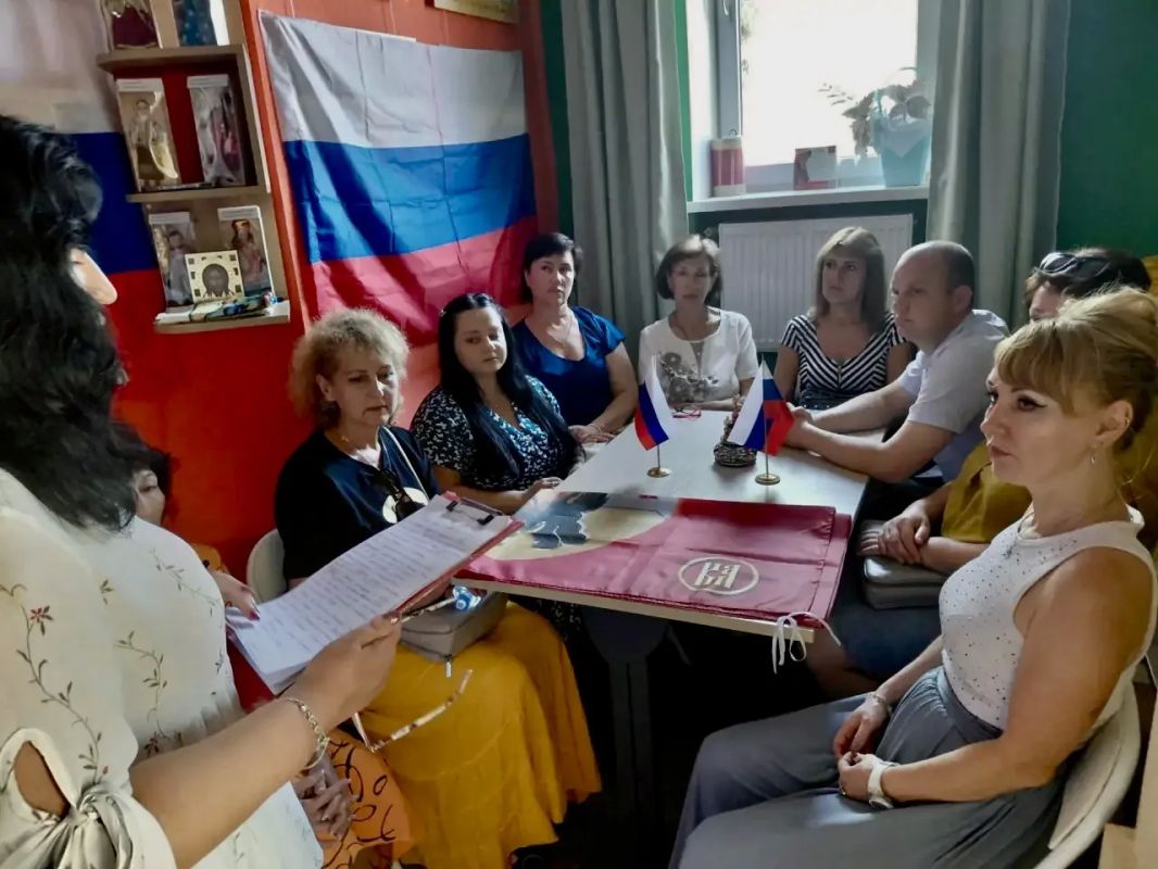 «Гордо реет над страною»: в Бердянском краеведческом музее поговорили о Государственном флаге России «Гордо реет над страною»: в Бердянском краеведческом музее поговорили о Государственном флаге России