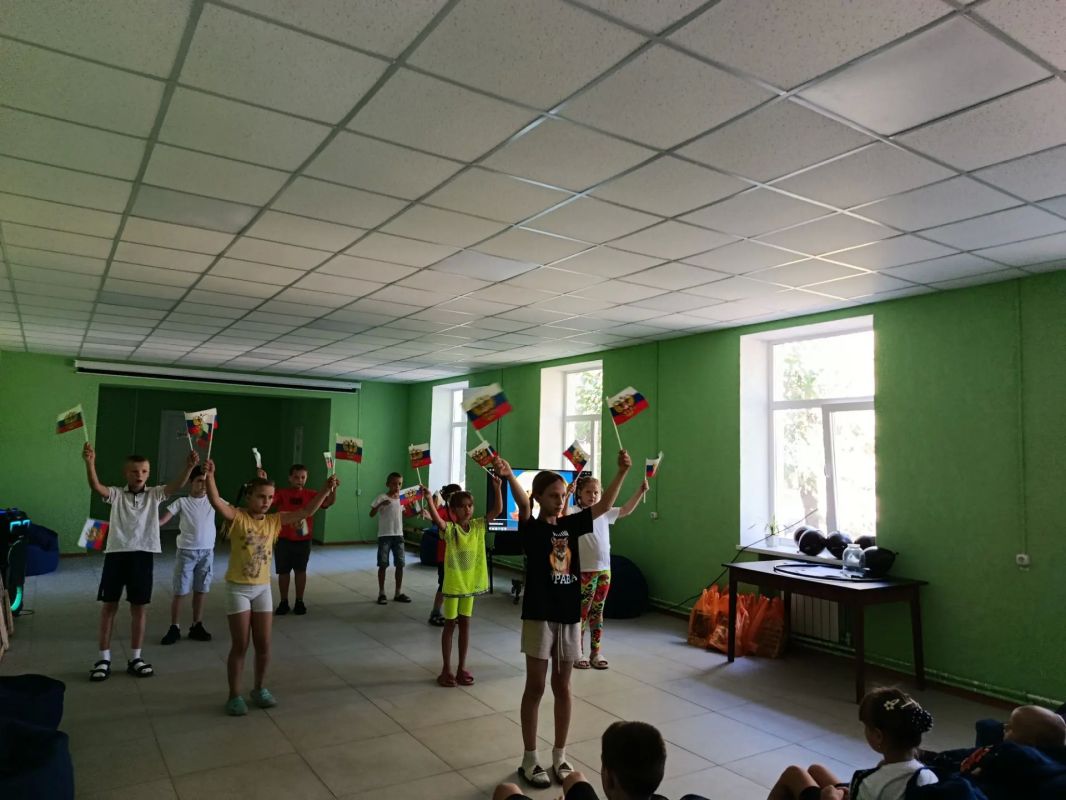 В Розовском СДК МКУ "Акимовская ЦКС" состоялось долгожданное и эмоциональное событие — закрытие третьей смены детского объединенного кружка «Быстрые кеды» В Розовском СДК МКУ "Акимовская ЦКС" состоялось долгожданное и эмоциональное событие — закрытие третьей смены детского объединенного кружка «Быстрые кеды»