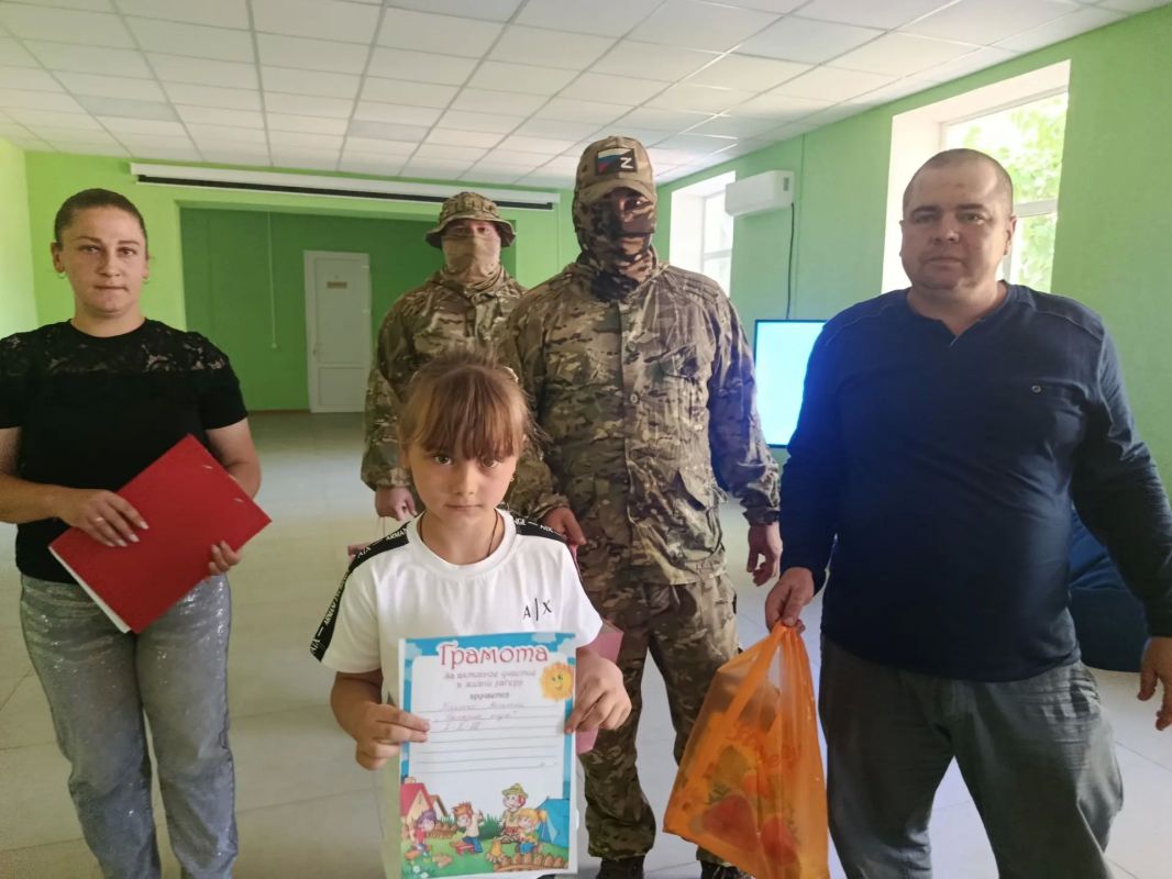 В Розовском СДК МКУ "Акимовская ЦКС" состоялось долгожданное и эмоциональное событие — закрытие третьей смены детского объединенного кружка «Быстрые кеды» В Розовском СДК МКУ "Акимовская ЦКС" состоялось долгожданное и эмоциональное событие — закрытие третьей смены детского объединенного кружка «Быстрые кеды»