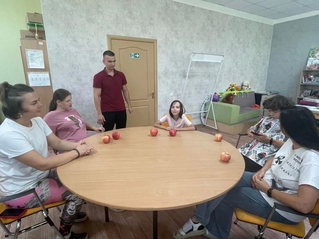 В ГБУ "Комплексный центр социального обслуживания населения" Министерства труда и социальной политики Запорожской области в отделении комплексной реабилитации детей-инвалидов г. Мелитополь прошло мероприятие для детей:... В ГБУ "Комплексный центр социального обслуживания населения" Министерства труда и социальной политики Запорожской области в отделении комплексной реабилитации детей-инвалидов г. Мелитополь прошло мероприятие для детей:...